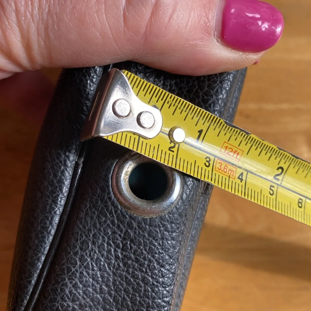 Vintage Nikon 3,5” case vintage with hole, the zipper is still working